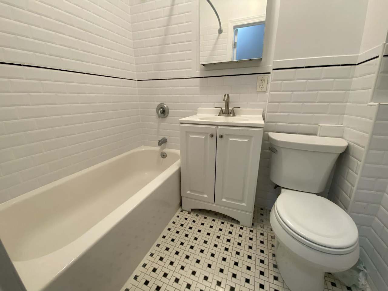 STREET Nicholas AVENUE