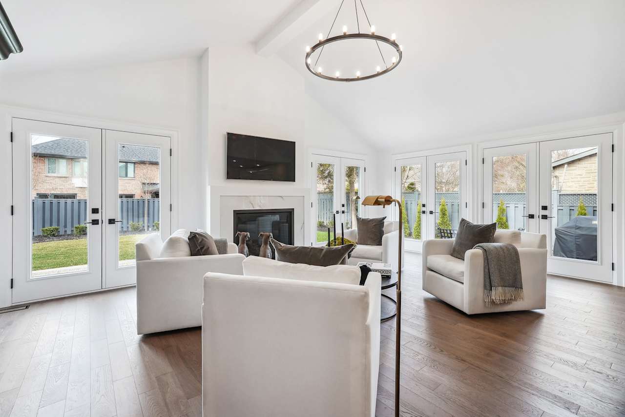 384 Claremont Crescent Oakville, ON L6J 6K1 Goodale Miller Team