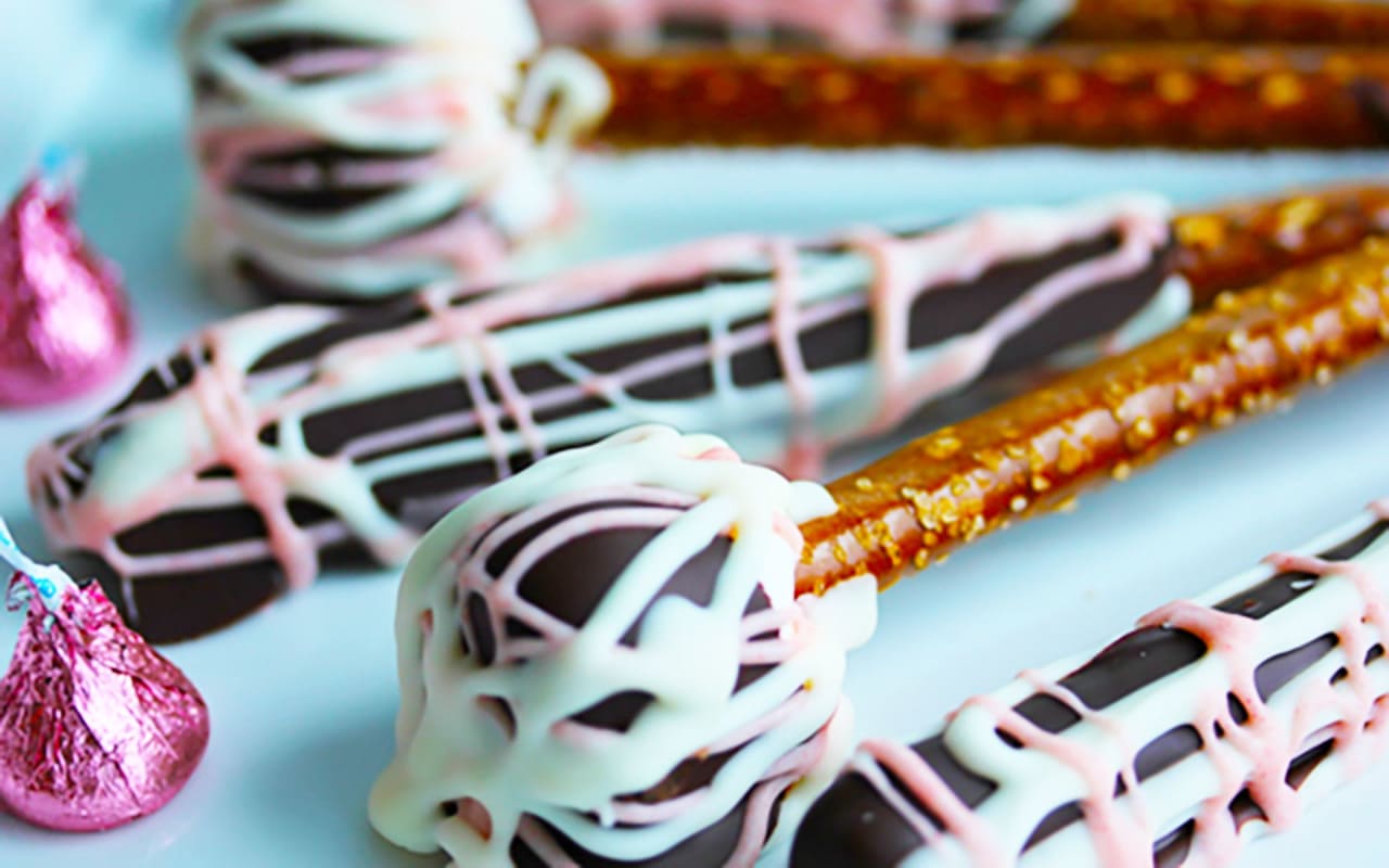 Marshmallow Pretzel Pops