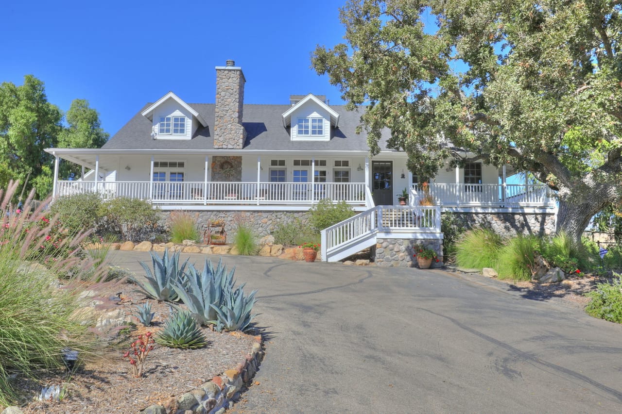 EQUESTRIAN COMPOUND IN WOODSTOCK RANCH