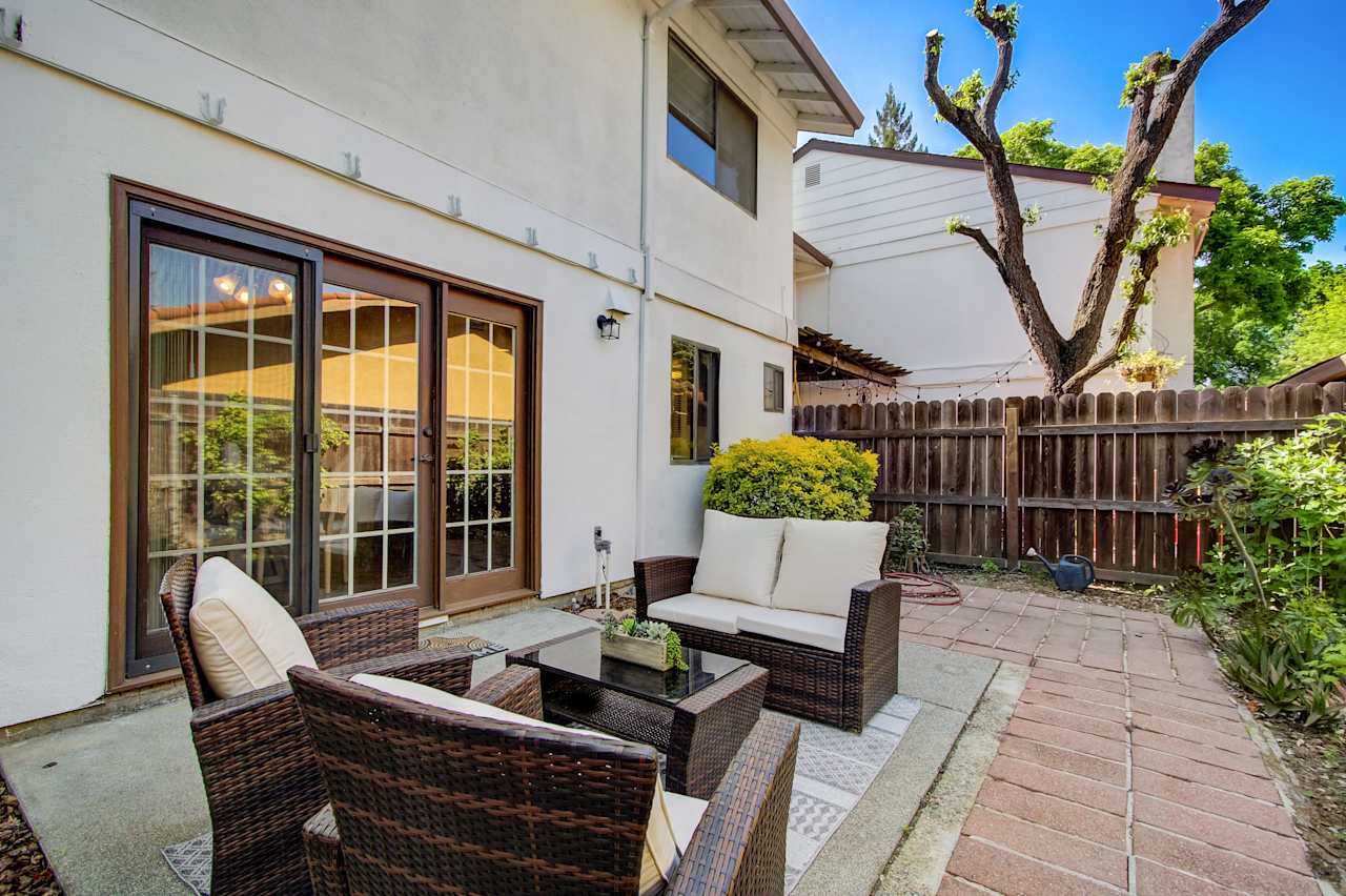 Jenny Rosas Kinship Real Estate