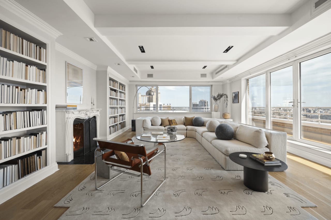 Luxury penthouse, 1 Gracie Terrace, NYC, with skyline views