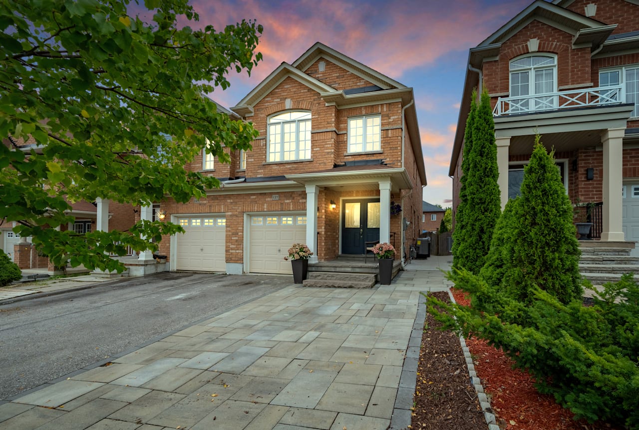 127 Four Seasons Cres, East Gwillimbury Ontario Canada
