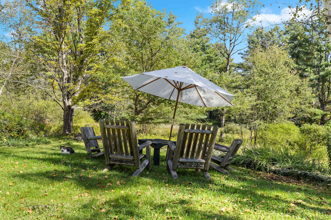 Charming Londonderry Farmhouse