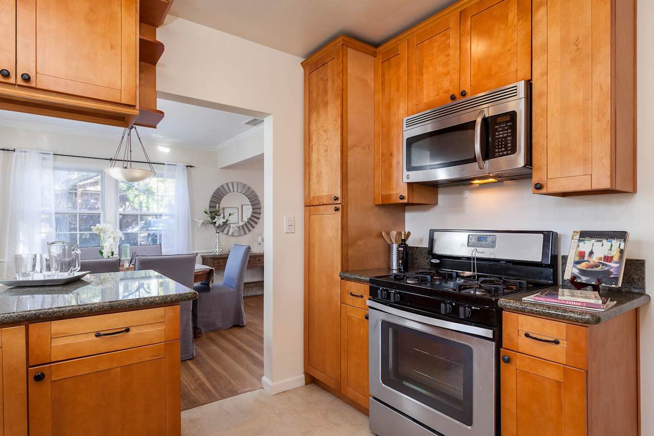 3430 MONTROSE Avenue