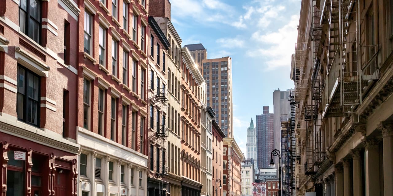 Strong Buy Signal in Play As Listing Success Rate in Manhattan Plummets