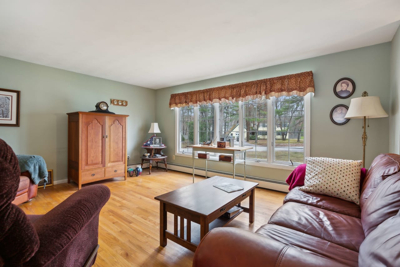 Home For Sale in Windham, Maine 25 Acorn Lane Tomazin Goff Realty