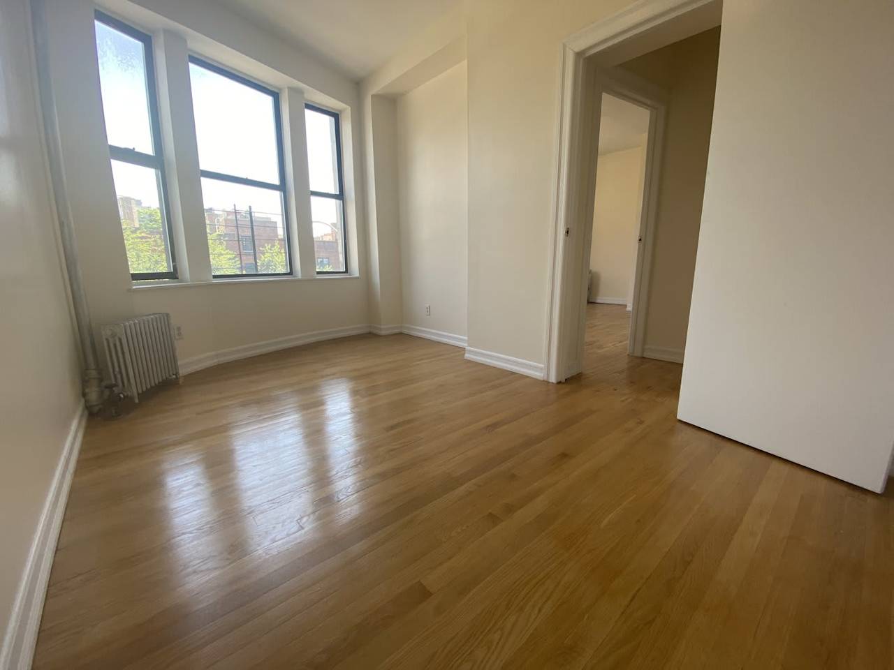 STREET Nicholas AVENUE