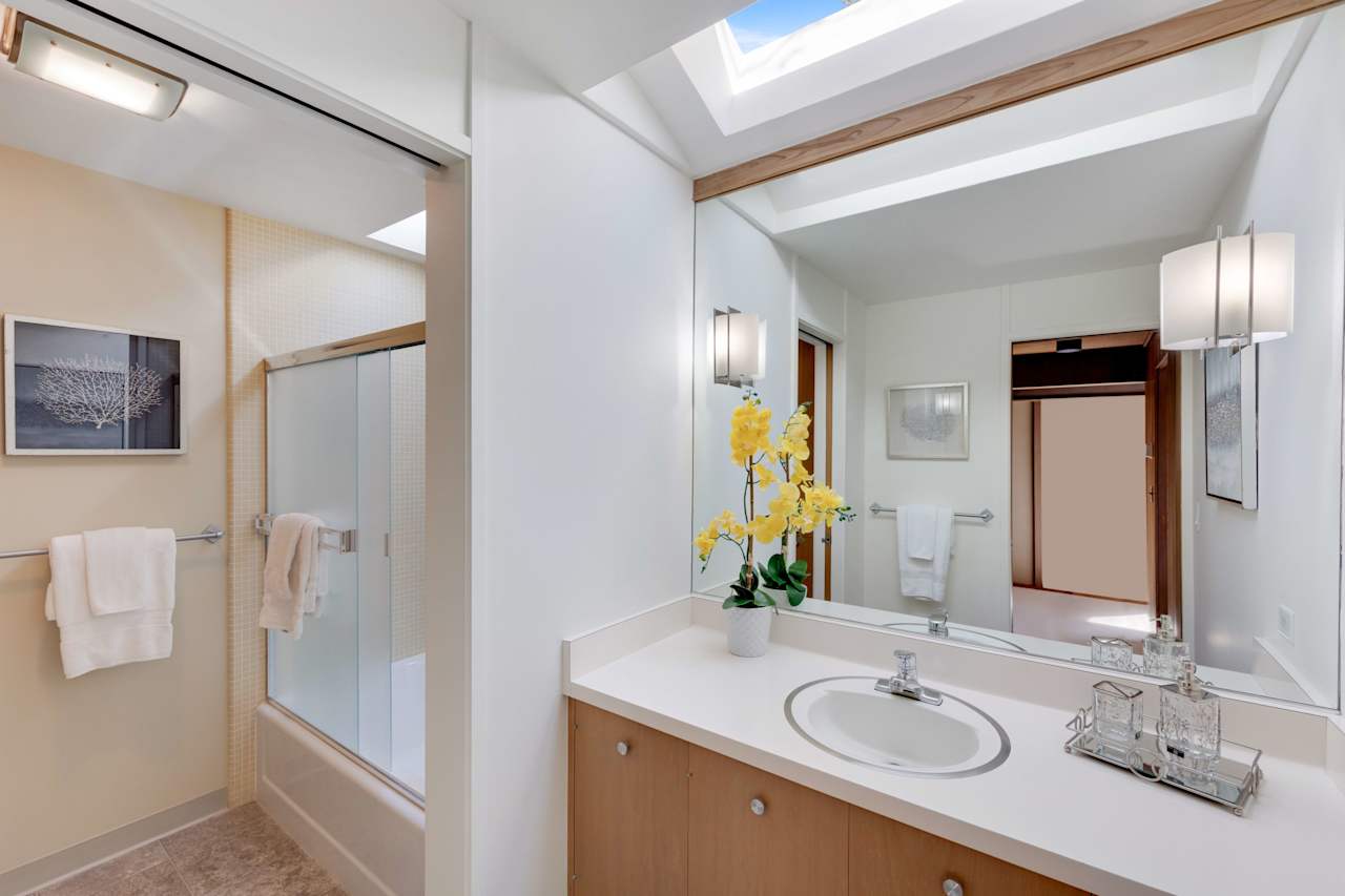 12953 W Sunset Drive Los Altos Hills, CA 94022 5 Beds David Bergman