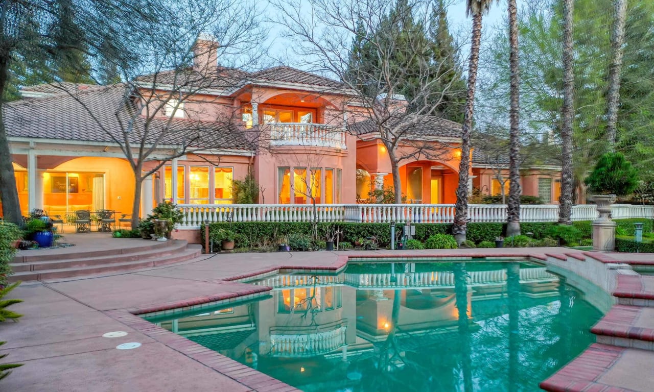 Download our Buyer’s Guide Onyx Real Estate