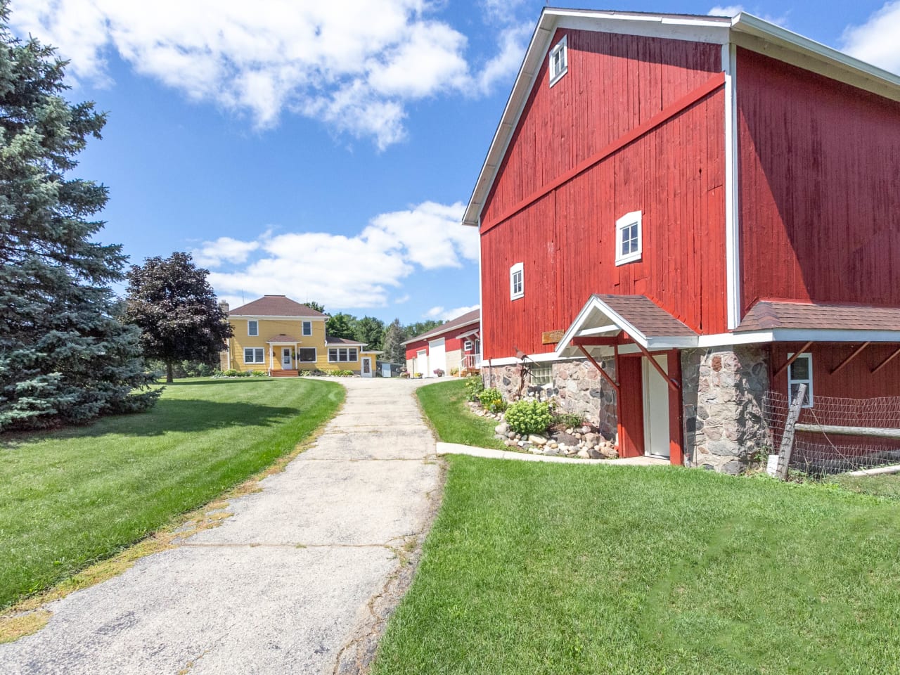 Attractive Hobby Farm on 5 Acres Located Just 15 minutes North of Lake Geneva