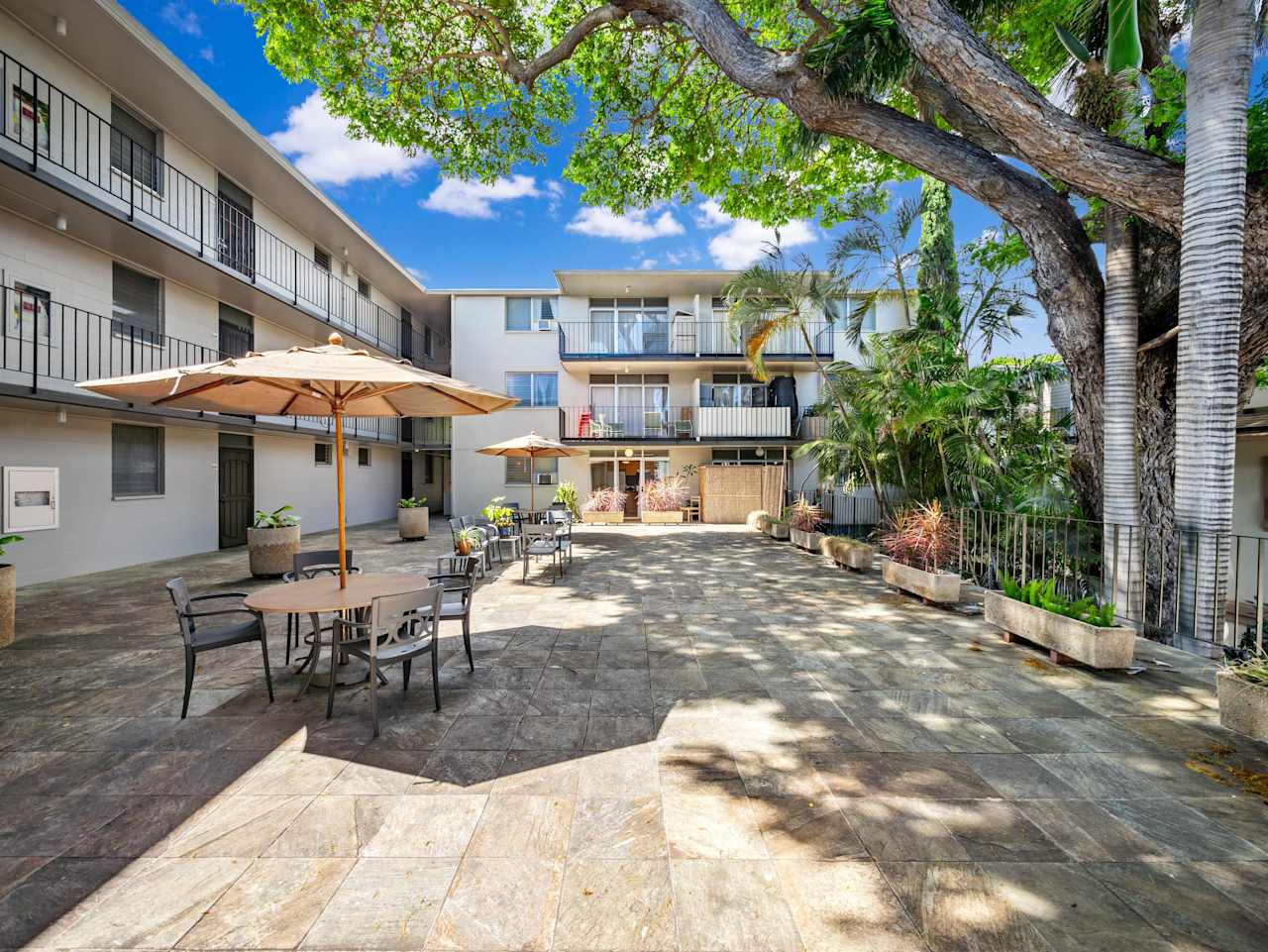 UH Manoa Condo