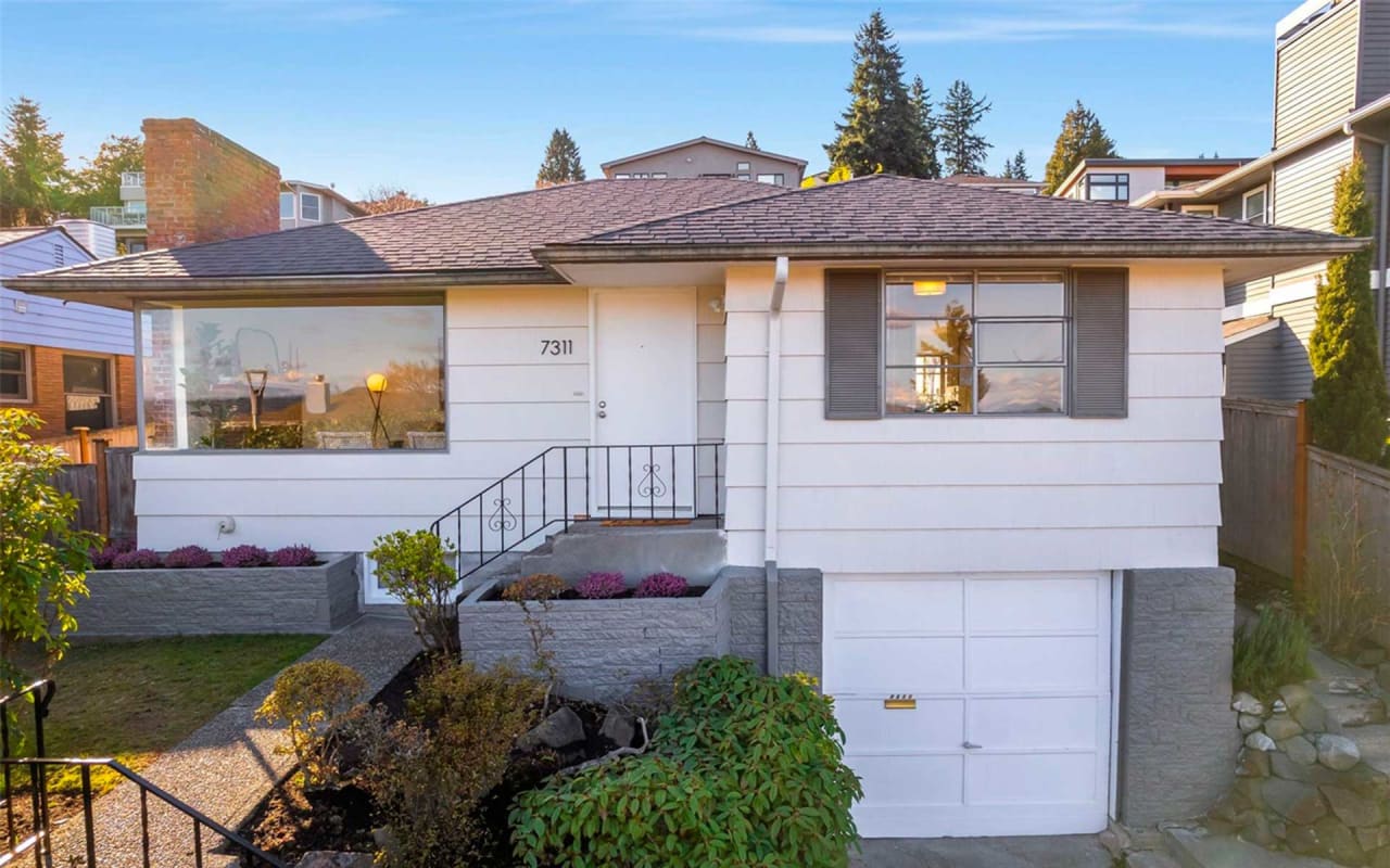 Classic Home in View Ridge