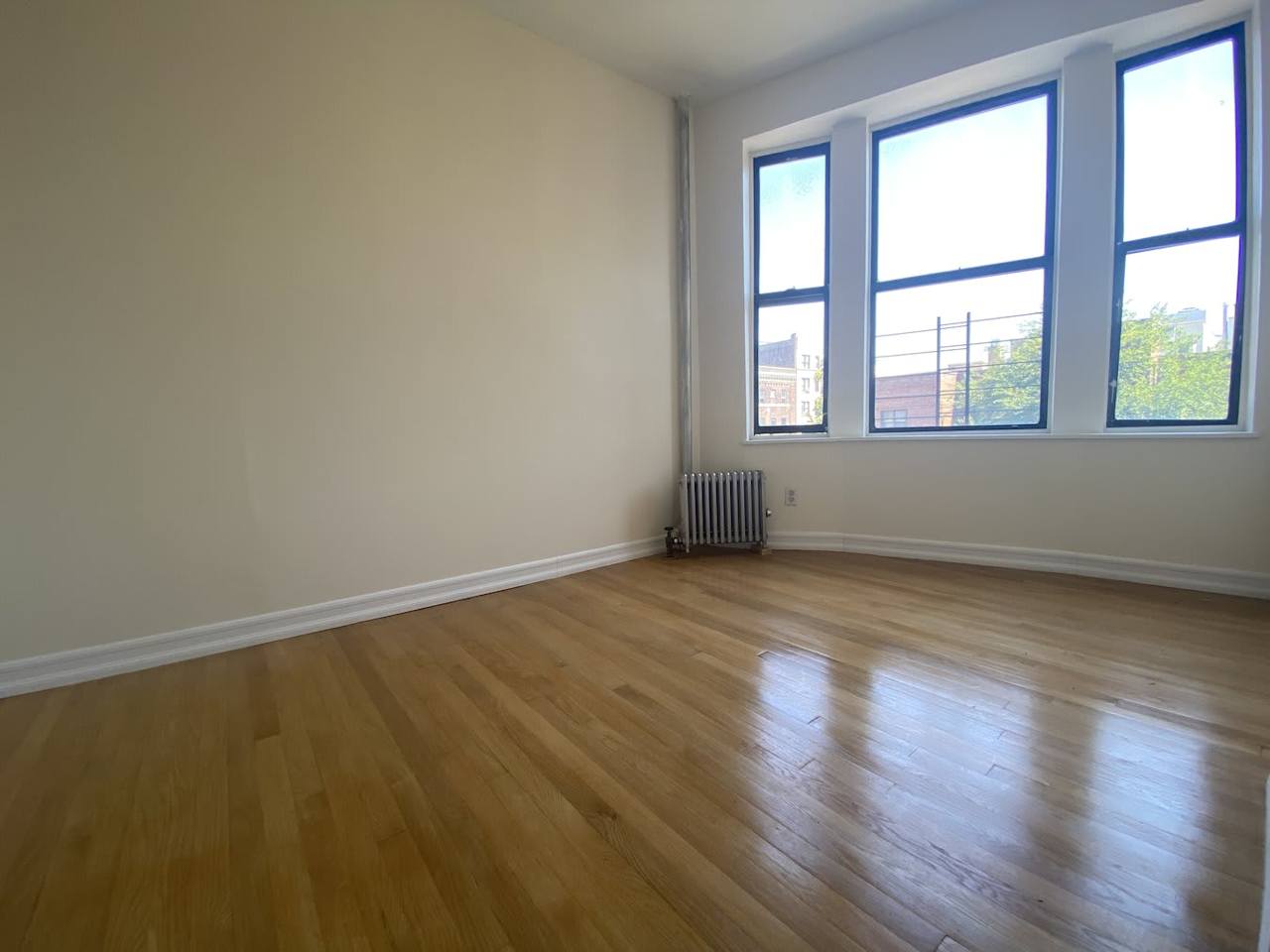 STREET Nicholas AVENUE