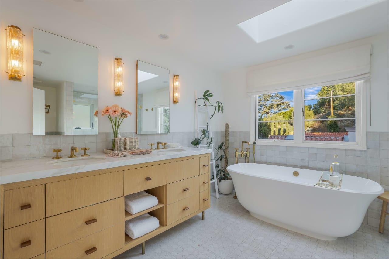 3646 Sunswept Dr, Studio City