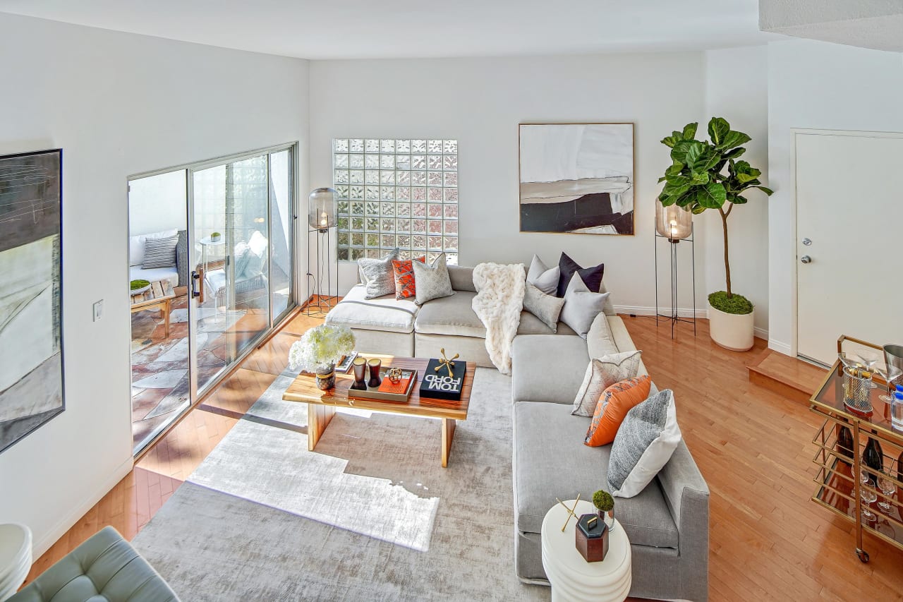 Santa Monica Townhouse Rochelle Maize Beverly Hills Real Estate Agent