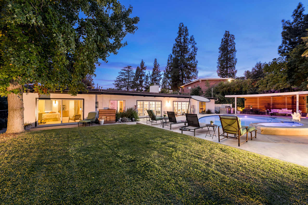 23811 Albers St Jeff Biebuyck & Dana Olmes Luxury Homes Calabasas