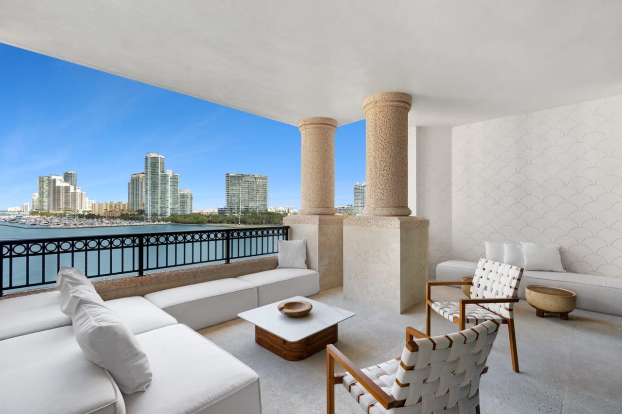 7061 Fisher Island Dr # 7061