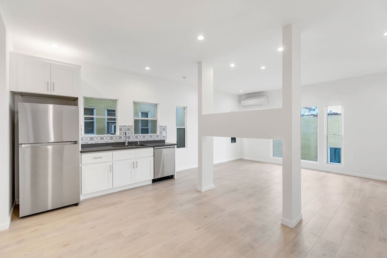 122 1/2 North Park View Street