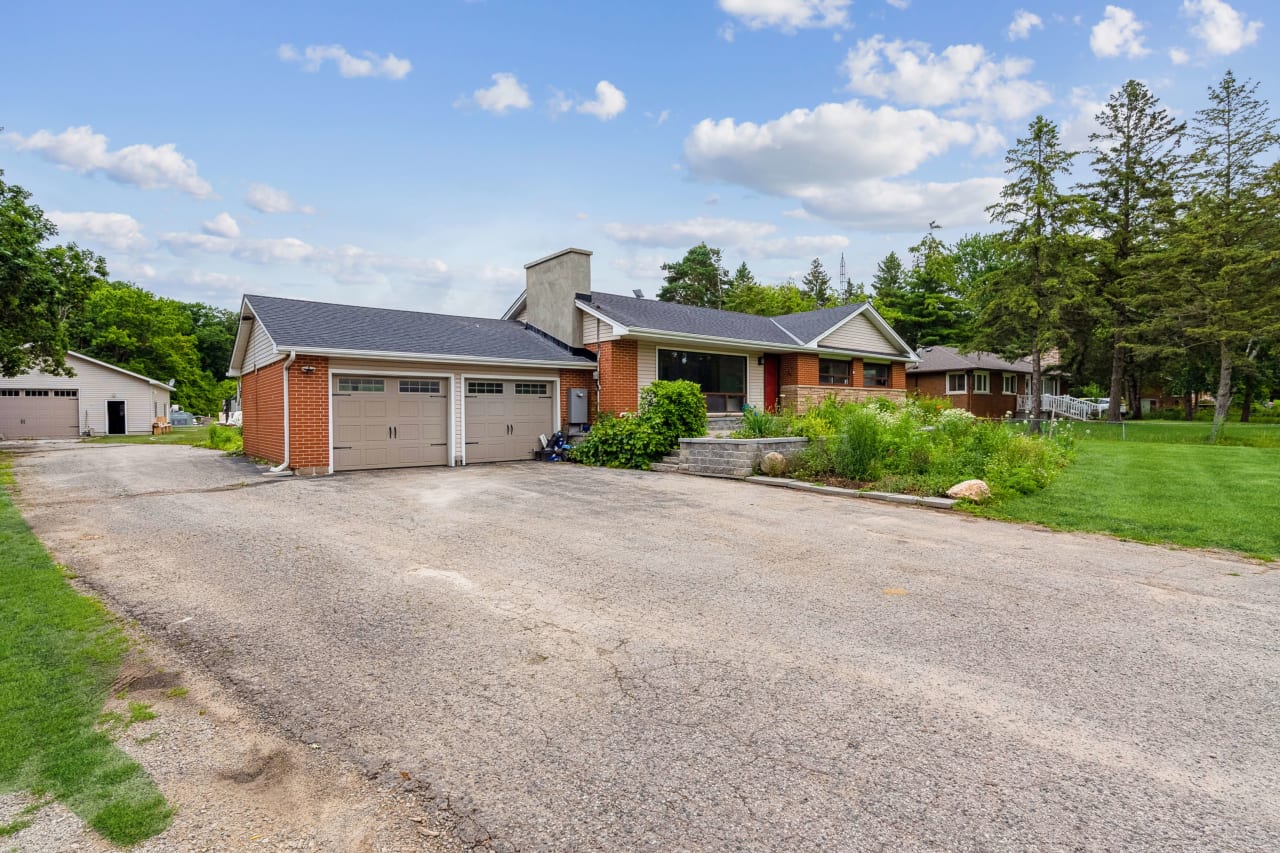 Country Living in Oakville with development opportunities!