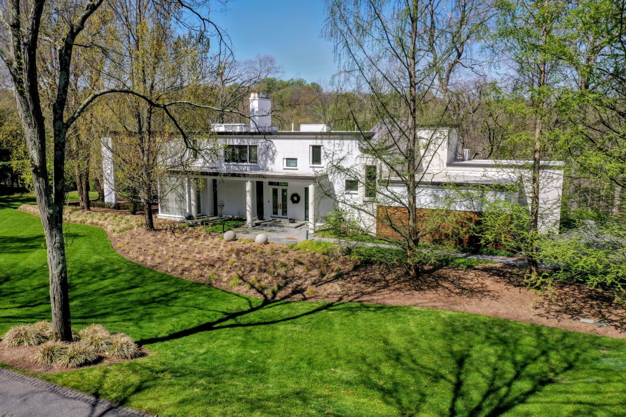 269 E Saddle River Rd