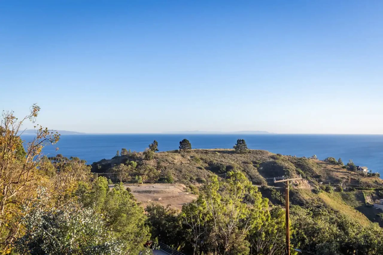 Entire Malibu Estate, 2 Hot tubs, Guest house