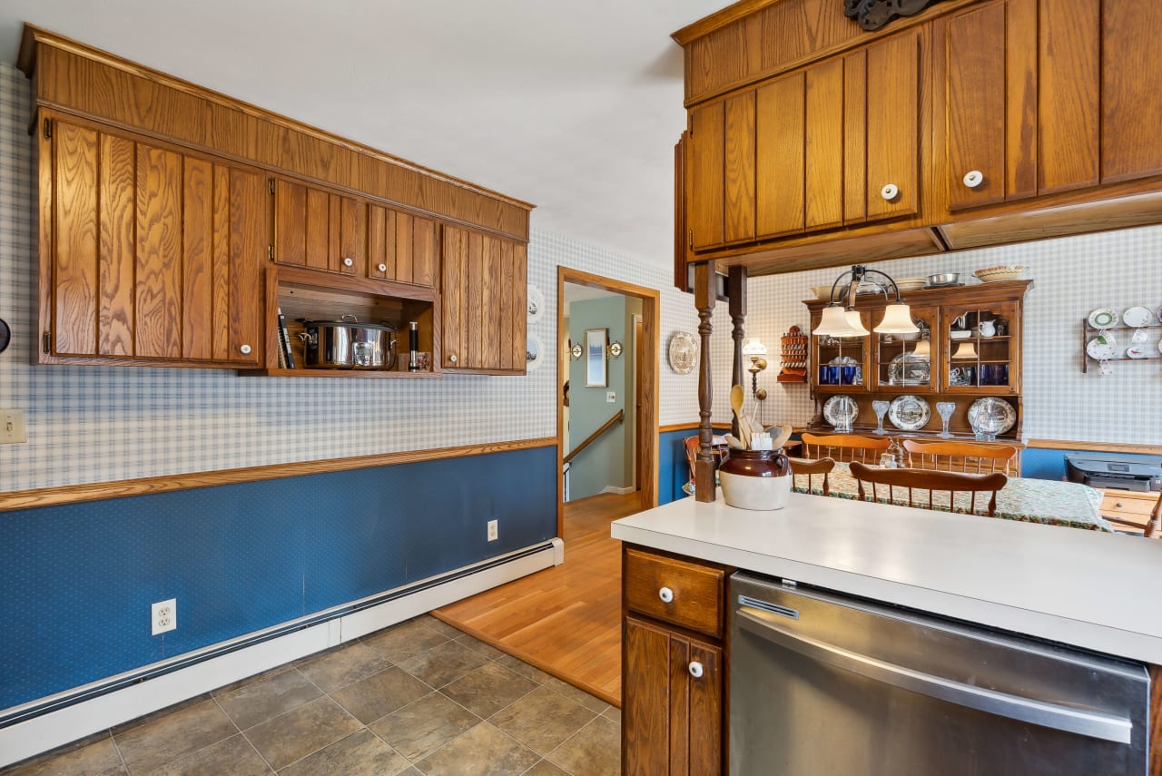 Home For Sale in Windham, Maine 25 Acorn Lane Tomazin Goff Realty