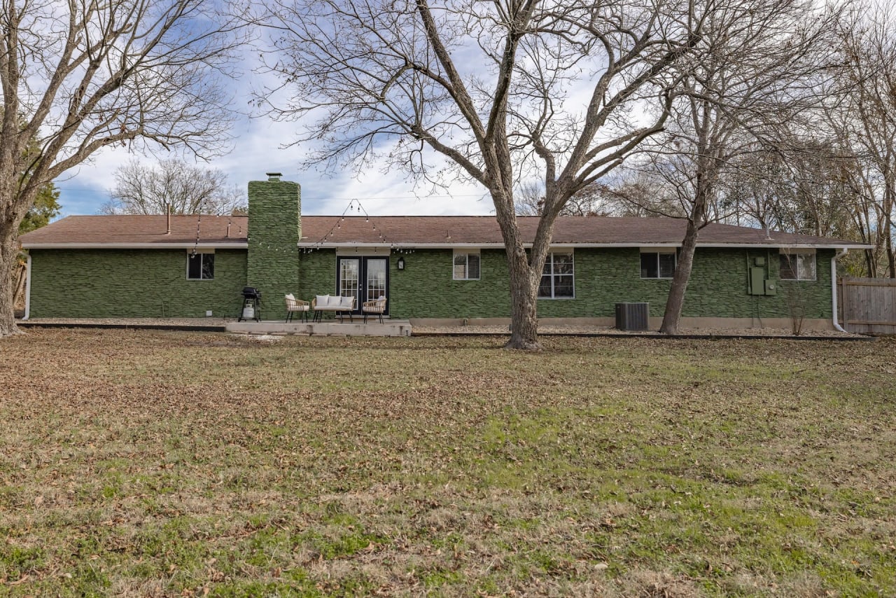 Dog friendly mid-century 1-story home near Domain