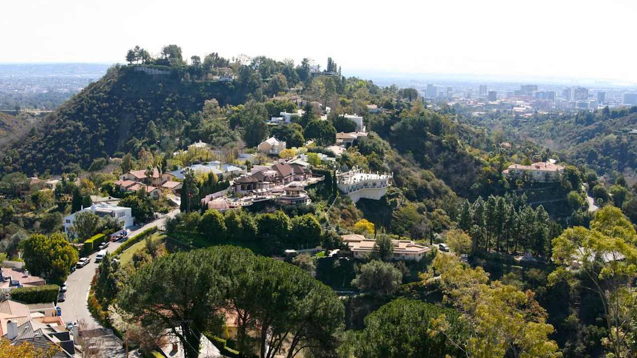 Exploring the Dynamic Housing Market and Lifestyle of Los Angeles