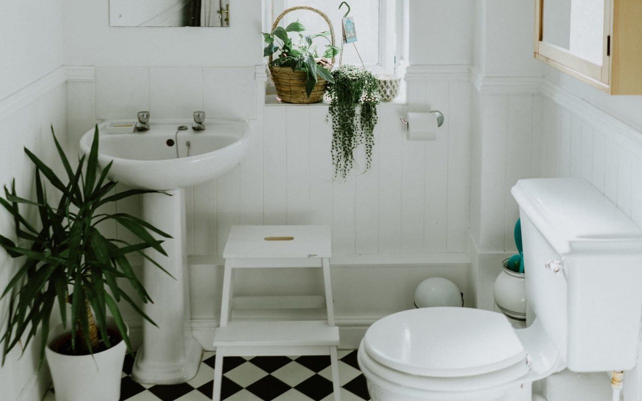 28 small bathroom storage ideas for a tranquil sanctuary