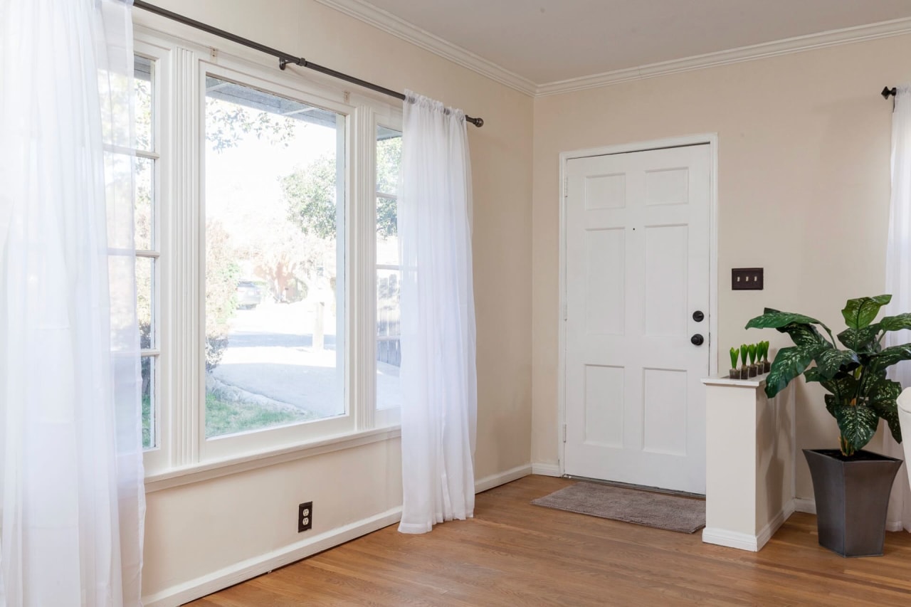 3430 MONTROSE Avenue