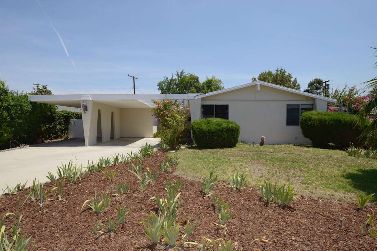 8768 QUAKERTOWN Avenue