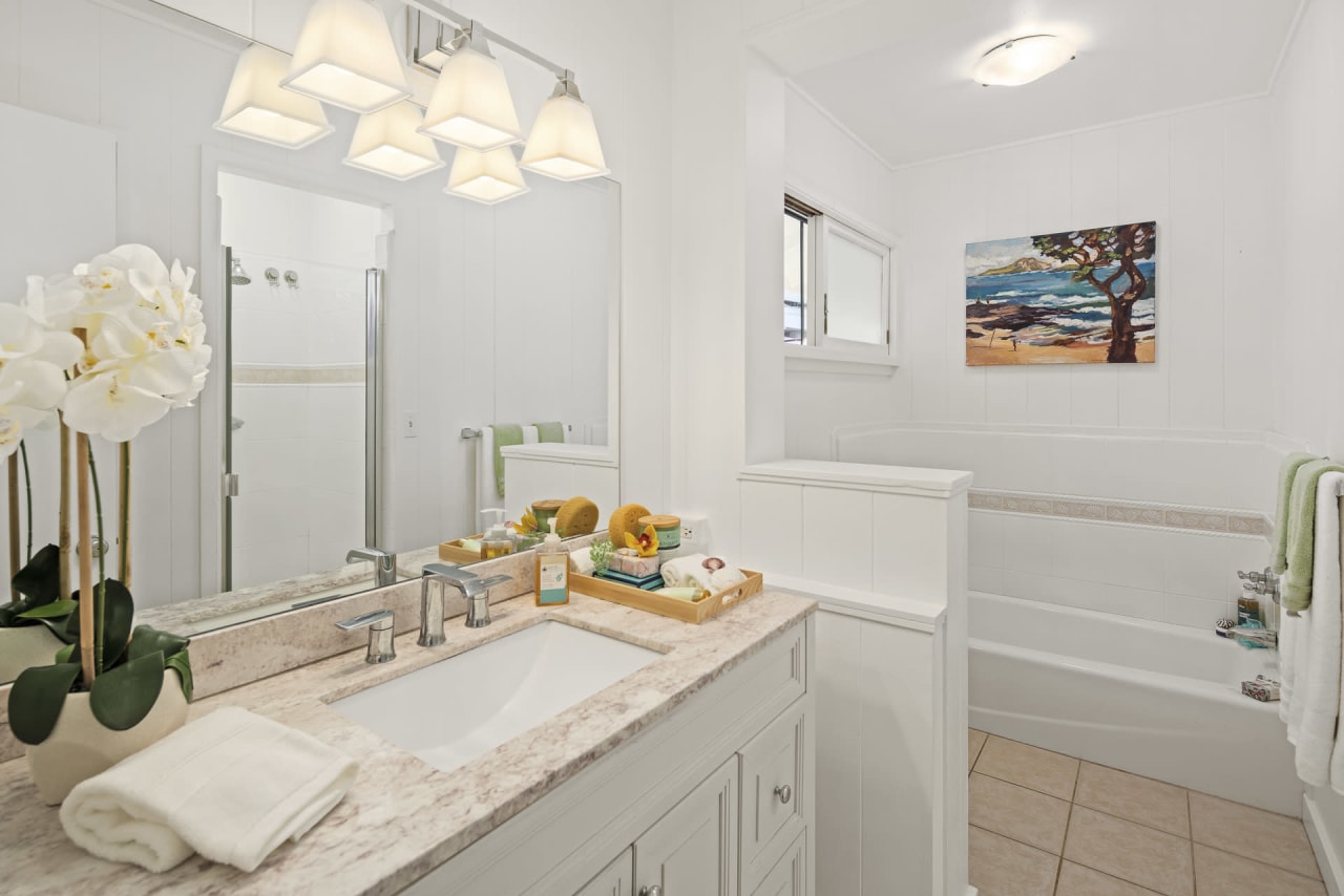 4345 Papu Circle, Honolulu HI 96816