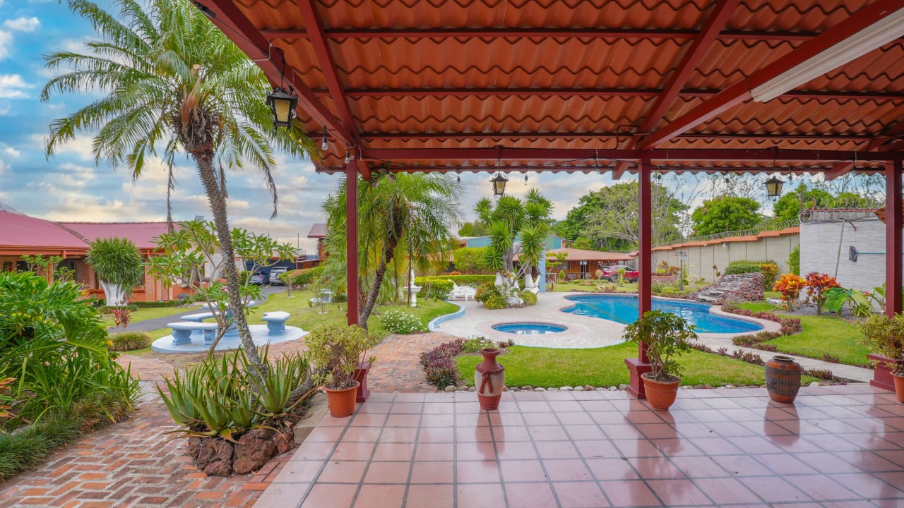 Los Olivos | Beautiful Property with Multiple Cabins and Studios for Sale in Heredia