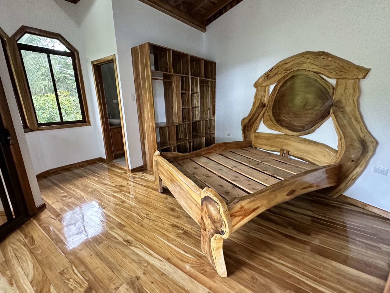 Discover the Charm of an Exotic Home in Las Tumbas, Costa Rica