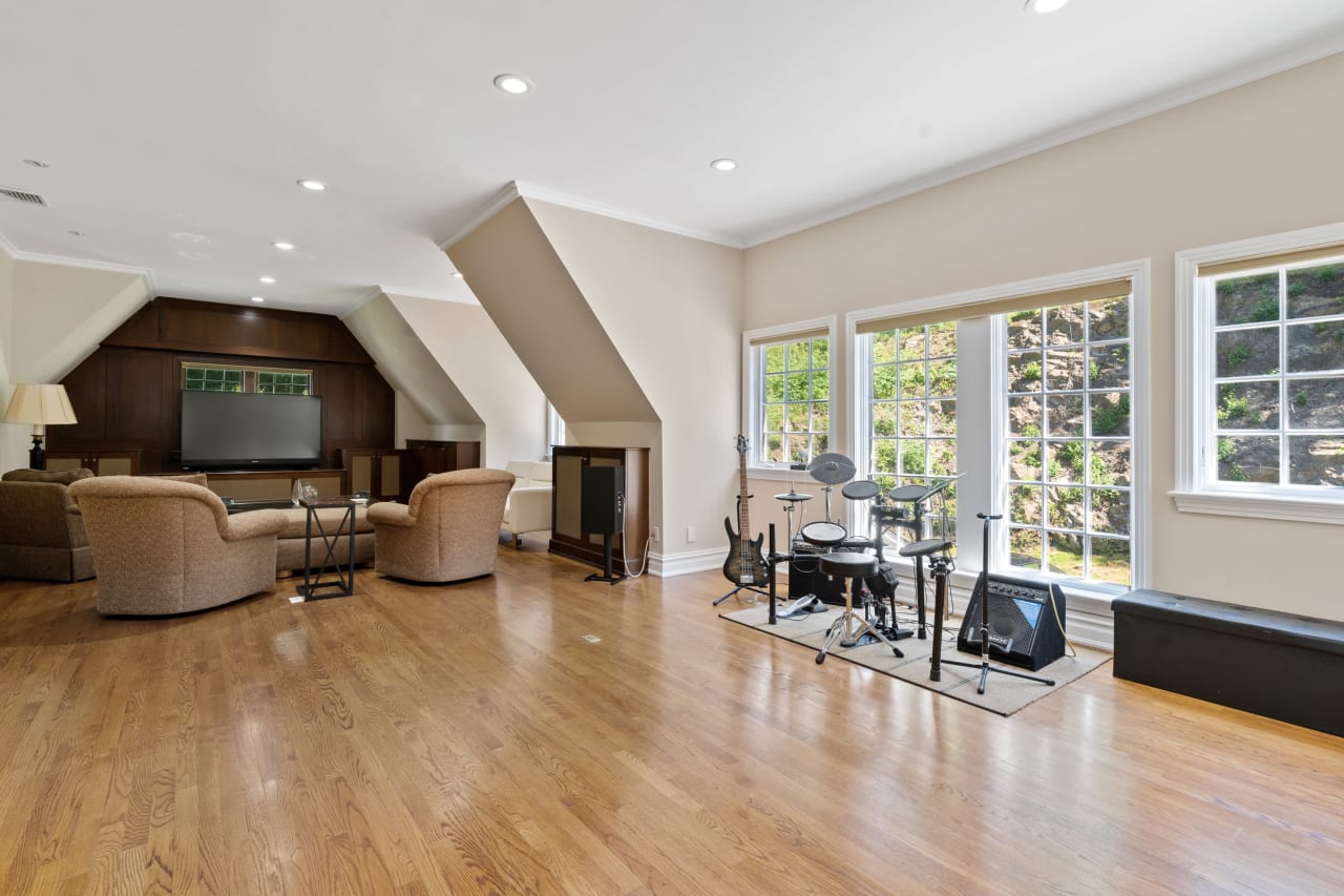 6 Hallock Place, Armonk NY offered for sale with Brian Milton of