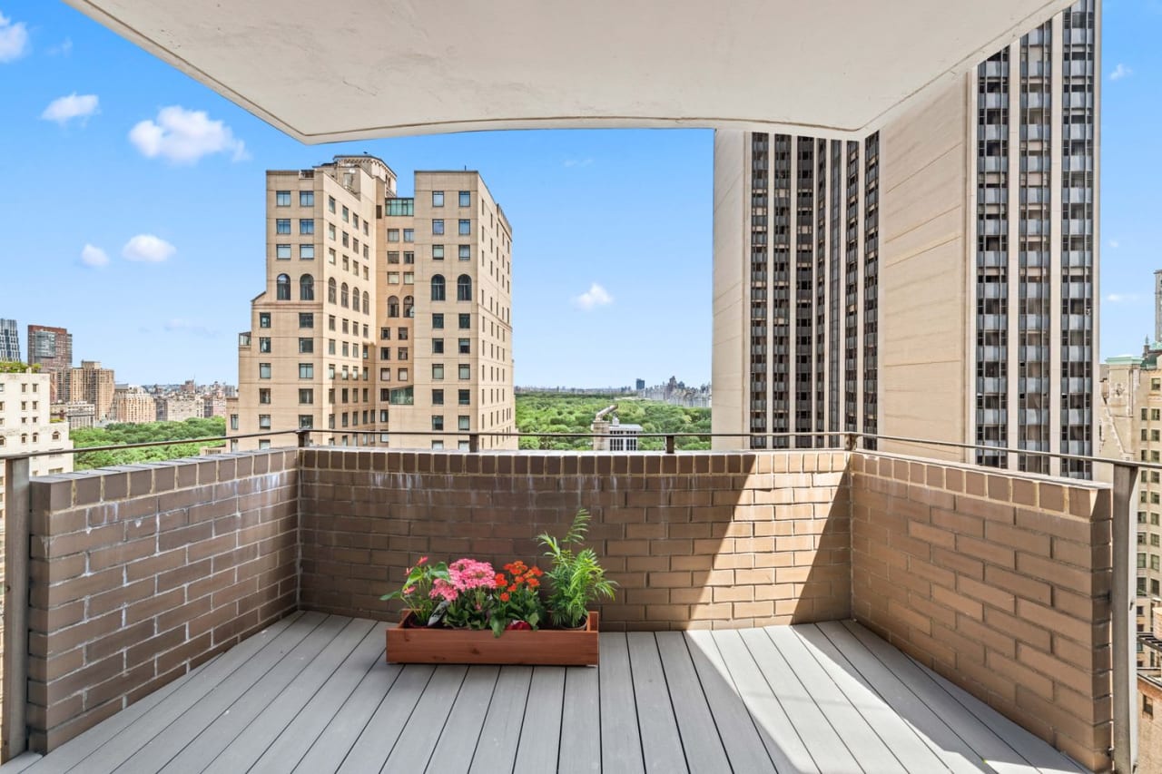 58 West 58th Street Unit: 27C