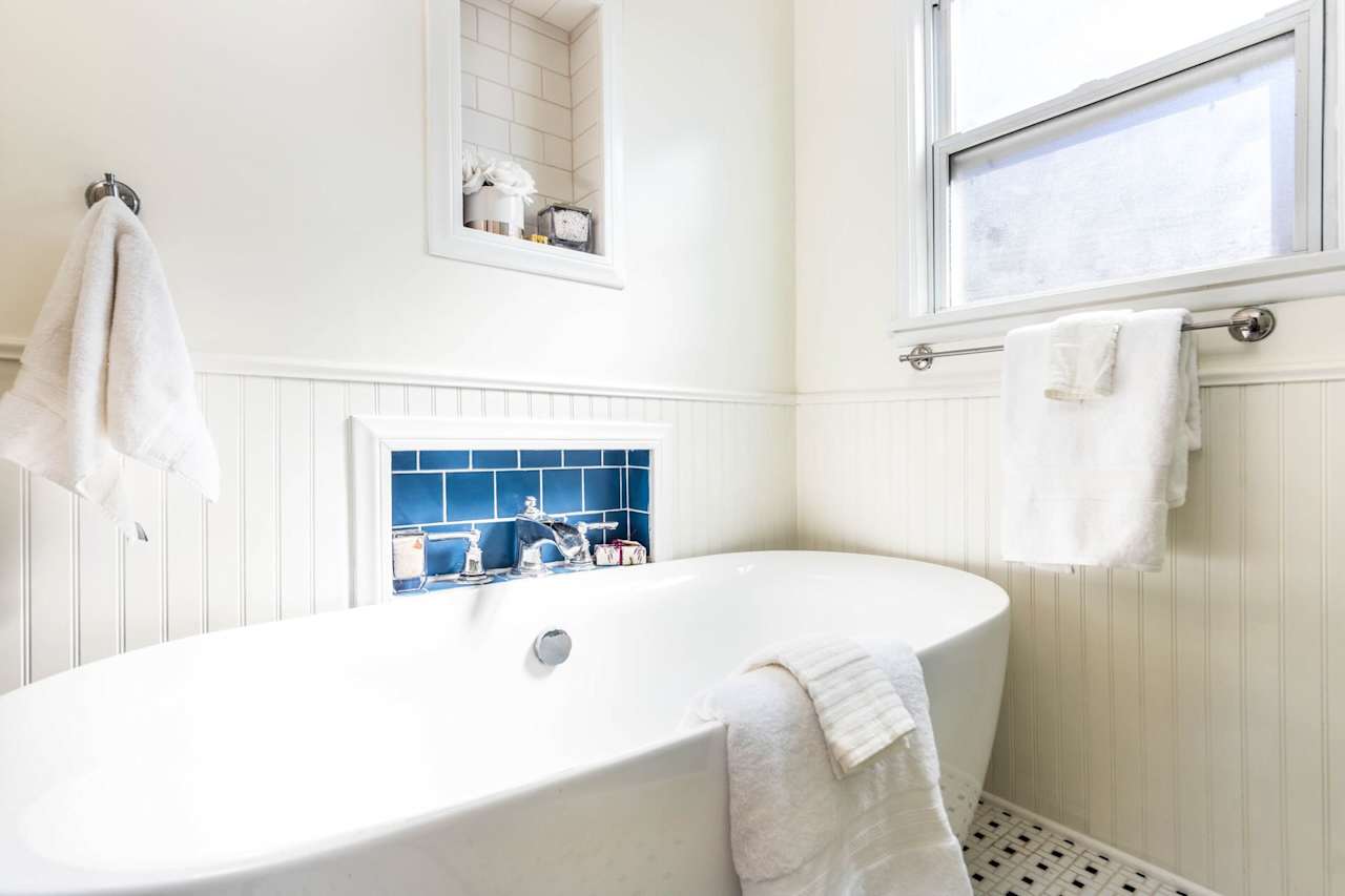 3430 MONTROSE Avenue