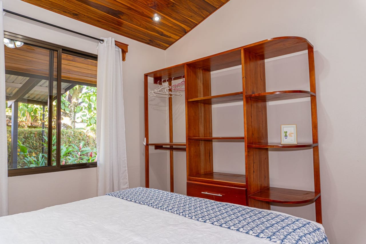 Cozy 2 Bed Room Casita in Uvita.  Walk to the Beach!