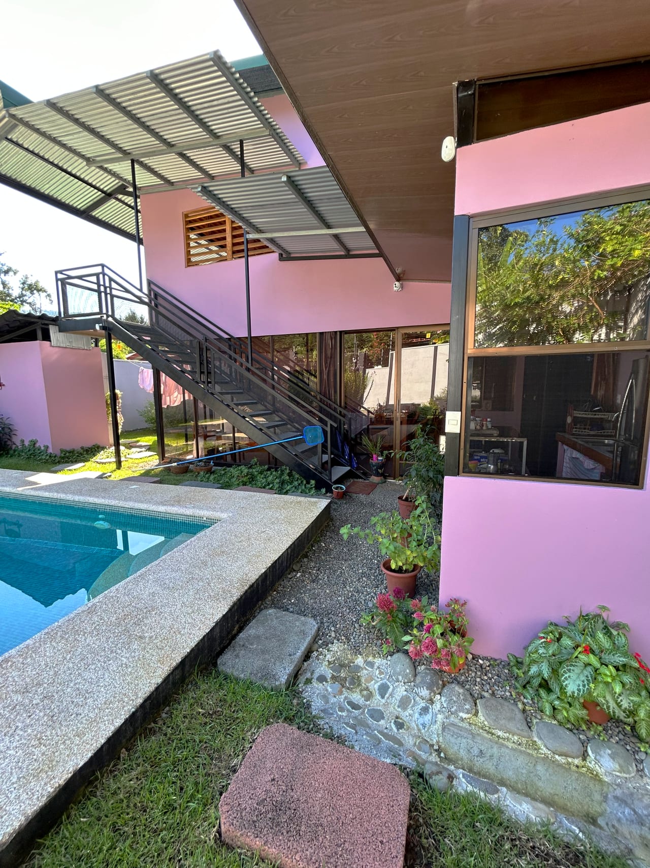 Bernie's Hideaway, 3 Bedroom Home with Pool Close to the Uvita Watrfall!