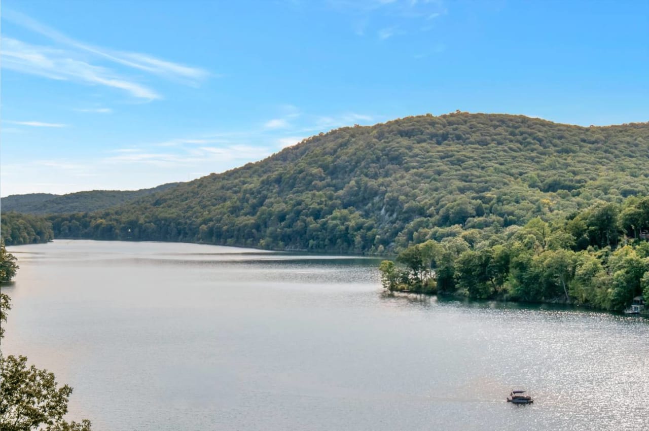 Tuxedo Park Fine Homes