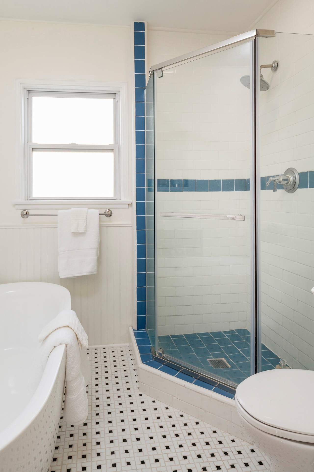 3430 MONTROSE Avenue