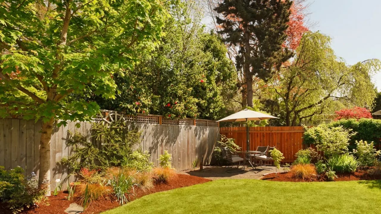 Simple Fence Landscaping line Ideas for Rockledge Homes?