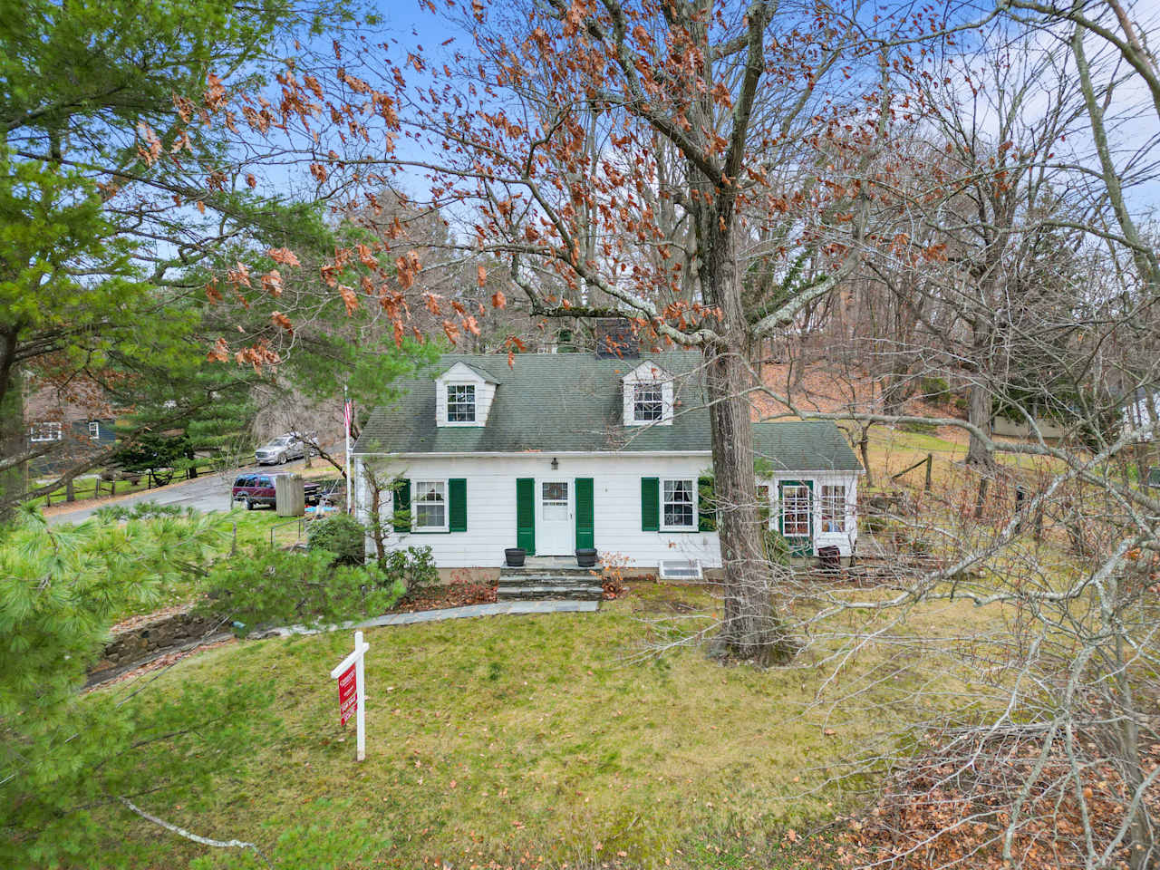 192 Runnymede Rd West Caldwell, NJ 07006 5 Beds, 2 Baths