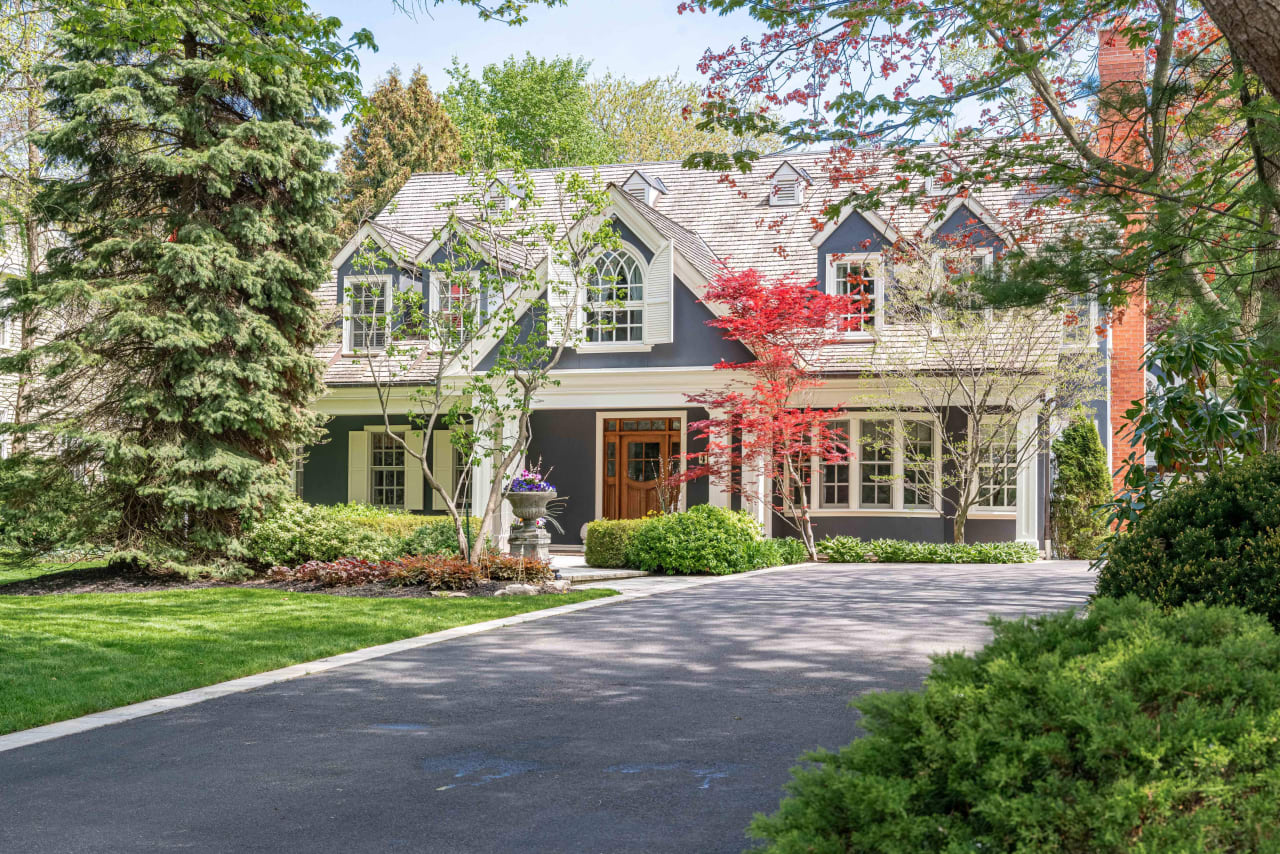 For Sale in Oakville South of lakeshore Avis Team