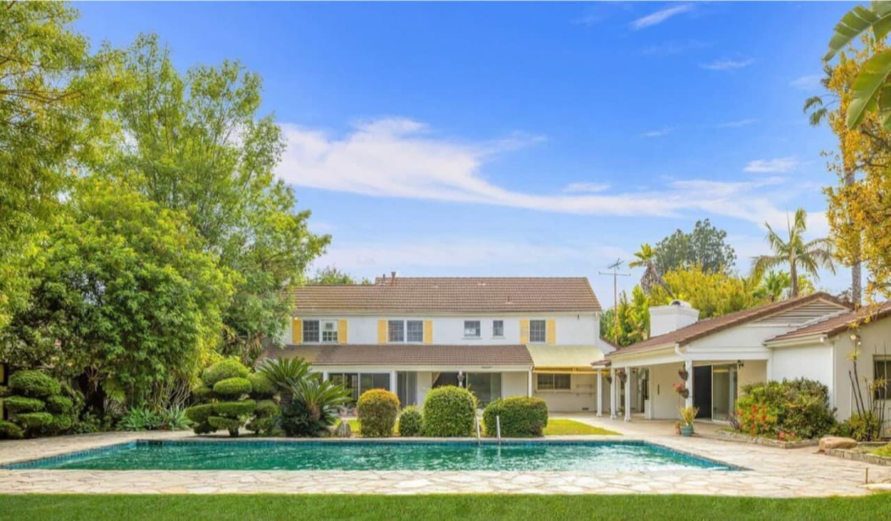 Betty White’s Brentwood Home Sells Despite Potential Buyers Not Being Allowed Inside