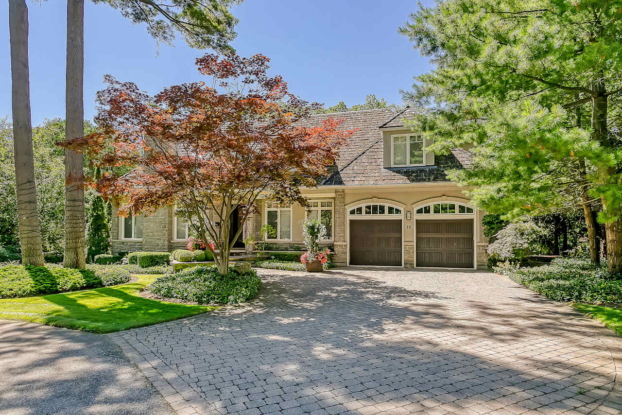 38 Holyrood Avenue Oakville, ON L6K 2V3 Goodale Miller Team