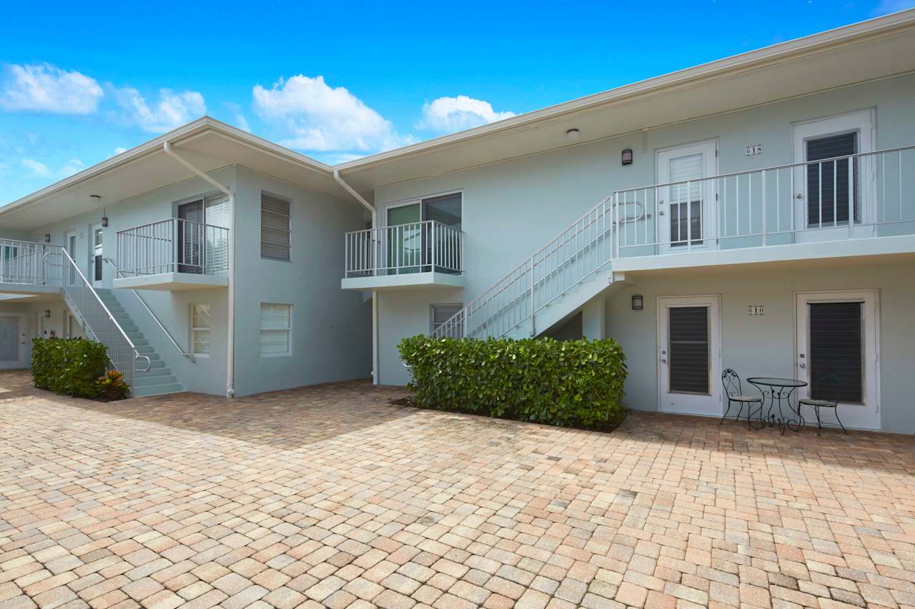 OLDE NAPLES Michael G. Lawler Luxury FL Real Estate Agent