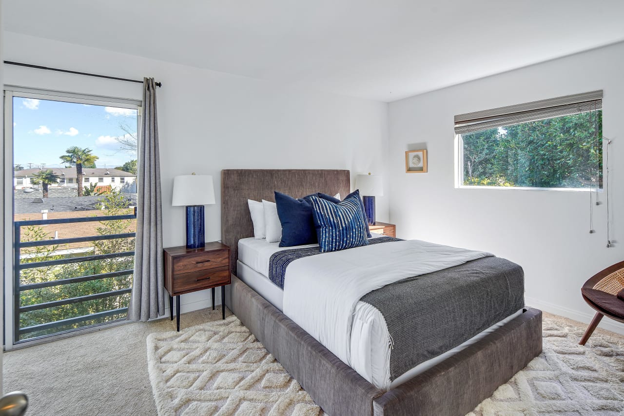 Santa Monica Townhouse Rochelle Maize Beverly Hills Real Estate Agent