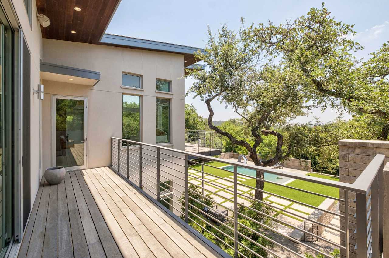 16 Sundown Parkway Modern Masterpiece in Central Westlake